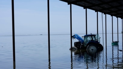 California Communities Prepare for Floods from Melting Snow