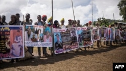 Relatives and residents mourn the death of their loved ones in a collective ceremony close to the scene of a landslide in Kencho Shacha Gozdi district in southern Ethiopia on July 25, 2024.