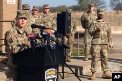 Konferensi pers membahas kecelakaan helikopter yang fatal, di Fort Campbell, Kentucky, Kamis 30 Maret 2023. (AP/Sharon Johnson)