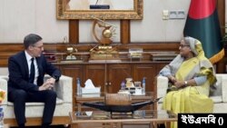 যুক্তরাষ্ট্রের পররাষ্ট্র মন্ত্রণালয়ের কাউন্সেলর ডেরেক শোলে শেখ হাসিনার সঙ্গে তাঁর সরকারি বাসভবন গণভবনে সৌজন্য সাক্ষাৎ করেন। 