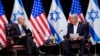 Presiden AS Joe Biden dan Perdana Menteri Israel Benjamin Netanyahu berbincang dalam pertemuan di Tel Aviv, pada 18 Oktober 2023. (Foto: AP/Evan Vucci)