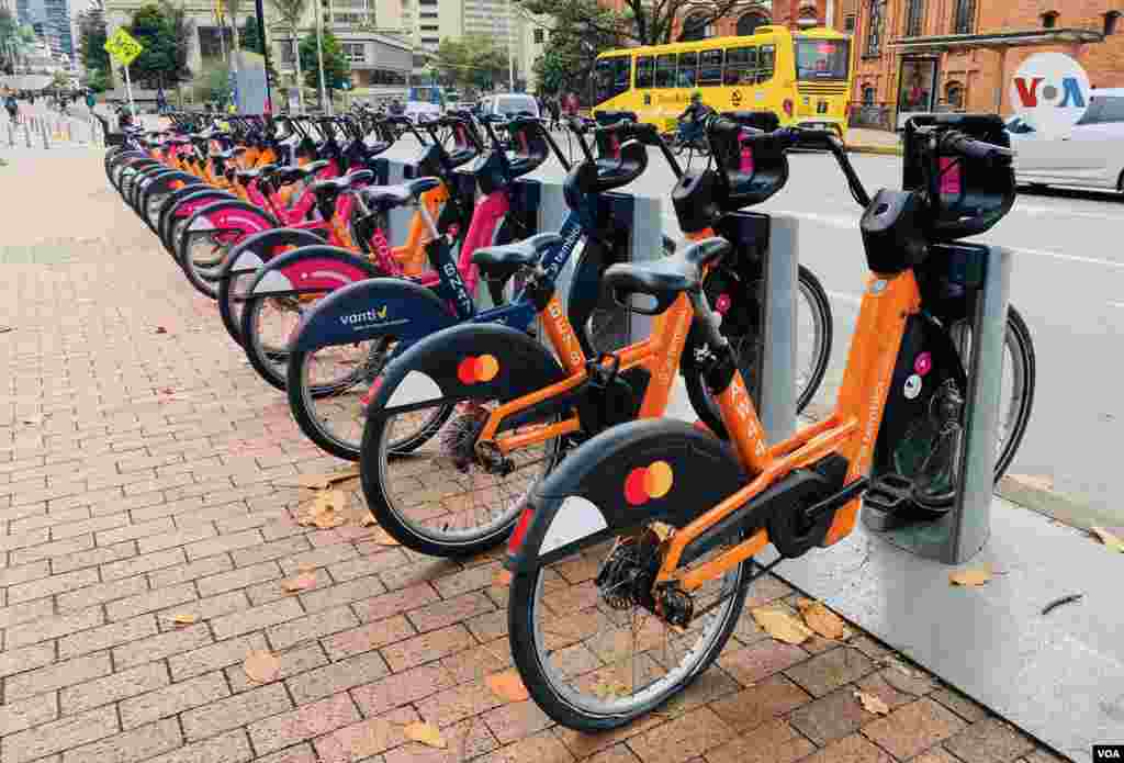 Desde el 30 de septiembre de 2022, Bogotá cuenta con su primer Sistema de Bicicletas Compartidas, el cual reporta más de 457.000 viajes. Según la Secretaría, el aplicativo reporta más de 185.000 planes adquiridos y más de 89.000 usuarios entre nacionales y extranjeros.&nbsp;