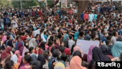 সংবাদ সম্মেলন ডেকে রাজনৈতিক কর্মকান্ড মুক্ত ক্যাম্পাসের প্রত্যাশা প্রকাশ করেন সাধারণ শিক্ষার্থীরা। ১ এপ্রিল, ২০২৪।