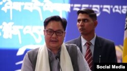 རྒྱ་གར་གྱི་ཁྲིམས་འཛིན་བློན་ཆེན་གྱིས་ལོ་གསར་ལ་འཚམས་འདྲི་གནང་