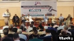 ‘ডিজিটাল নিরাপত্তা আইন, গণতন্ত্র ও সাংবিধানিক পরিকল্পনা’ শীর্ষক সেমিনারে বক্তব্য রাখছেন বিএনপির মহাসচিব মির্জা ফখরুল ইসলাম আলমগীর। 