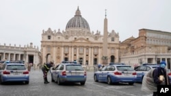 Italian police enforce security in St. Peter's Square at The Vatican, May 13, 2023. Ukraine's president is on a one-day visit to Italy to meet with Pope Francis at The Vatican.