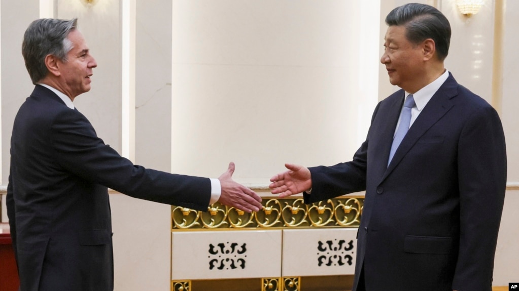 中国领导人习近平在北京人大会堂会晤到访的美国国务卿布林肯 (2023年6月19日)