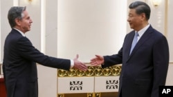 资料照片: 中国领导人习近平在北京人大会堂会晤到访的美国国务卿布林肯。（2023年6月19日）