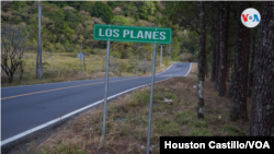 Los migrantes se dirigían a Los Planes, un lugar que acoge a migrantes en la zona. Foto Houston Castillo, VOA