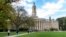 Old Main, gedung pertama di kampus Pennsylvania State University, State College, Pennsylvania, yang pembangunannya selesai tahun 1867 (foto: courtesy PSU).