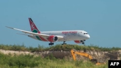 Un vol de Kenyan Airlines a atterri à l'aéroport international de Toussaint Louverture, le 25 juin 2024.