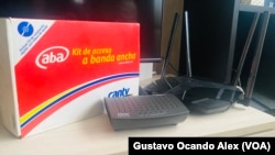 Fotografía de equipos de tecnología para servicio de Internet de la compañía estatal venezolana CANTV.