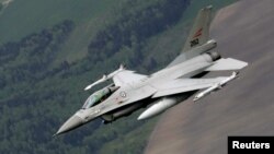 미국산 다목적 전투기인 F-16 파이팅 팰컨.