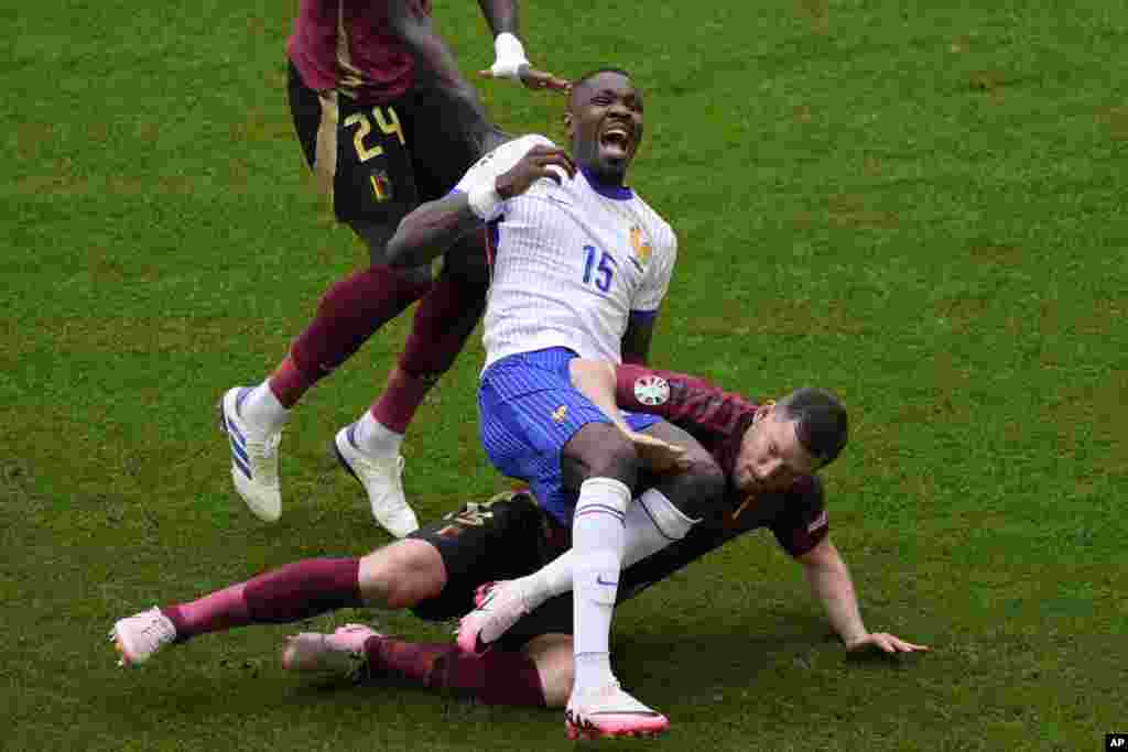 Marcus Thuram of France screams as he is tackled by Belgium&#39;s Jan Vertonghen during a round of sixteen match between France and Belgium at the Euro 2024 soccer tournament in Duesseldorf, Germany.