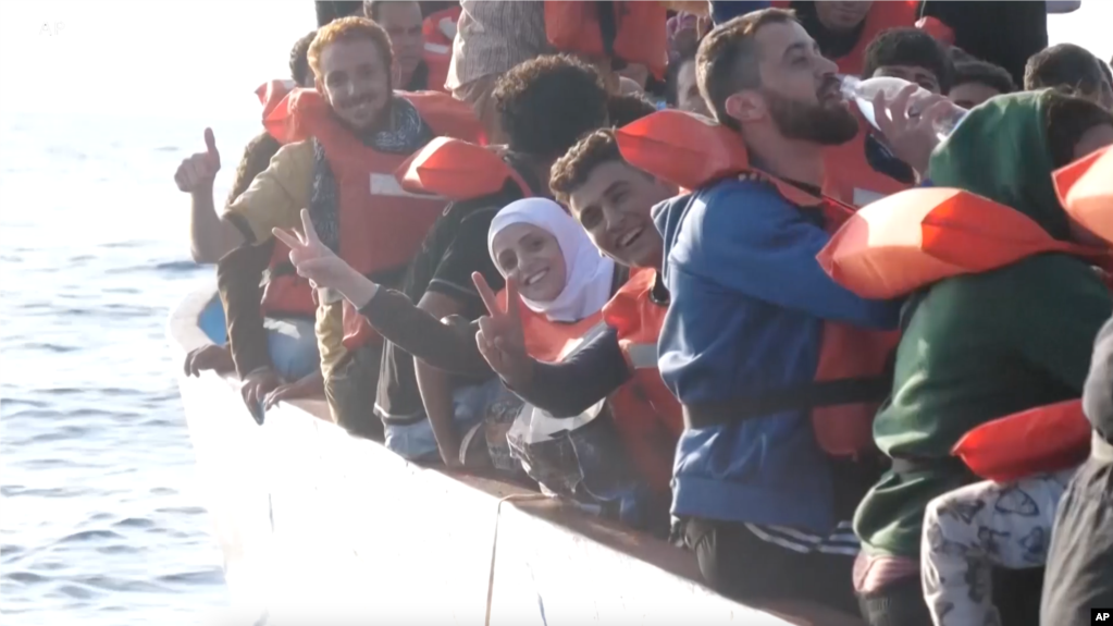 Migrantë në detin Adriatik