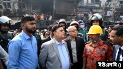 বঙ্গবাজারে অগ্নিকাণ্ড স্থল পরিদর্শনে পররাষ্ট্রমন্ত্রী এ কে আব্দুল মোমেন। 