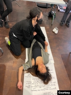 Participants practice first aid at an International Women's Media Foundation safety training class in New York, New York, April 30, 2024. (Credit: IWMF)