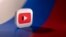 Логотип YouTube на фоне цветов российского флага (иллюстративное фото)