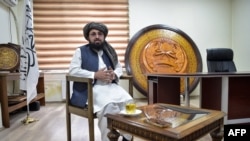 Bilal Karimi, wakil juru bicara pemerintah Taliban dalam wawancara dengan AFP di kantornya di Kabul, 1 Mei 2023. (Wakil KOHSAR/AFP)