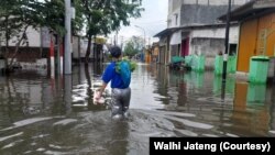 Semarang adalah kota yang menjadi langganan banjir rob karena turunnya muka tanah dan naiknya permukaan air laut. (Foto: Courtesy/Walhi Jateng)