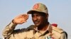 
Jenderal Mohammed Hamdan Dagalo, yang saat itu menjabat wakil ketua dewan militer di Galawee, Sudan utara, 15 Juni 2019. (Foto: AP)