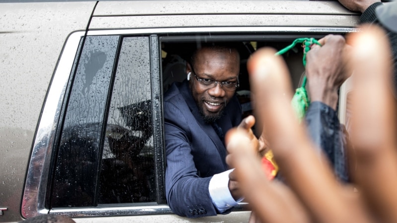 L'opposant Sonko, menacé d'inéligibilité, lance un nouveau défi au pouvoir sénégalais