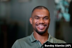 Editi Effiong, produser film The Black book tersenyum, saat wawancara dengan The Associated Press, di Lagos Nigeria. Jumat, 20 Oktober 2023. (Foto: AP/Sunday Alamba)