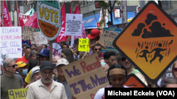 Протестующие эко- активисты во время марша в Нью-Йорке 17 сентября 2023 г.