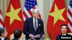 Президент Джо Байден выступает во время встречи с президентом Вьетнама Во Ван Тхыонгом в Ханое, Вьетнам, 11 сентября 2023 года