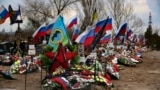 Makam prajurit Rusia yang tewas di Ukraina terlihat di sebuah pemakaman di wilayah Volgograd, Rusia, pada tanggal 30 Maret 2024.