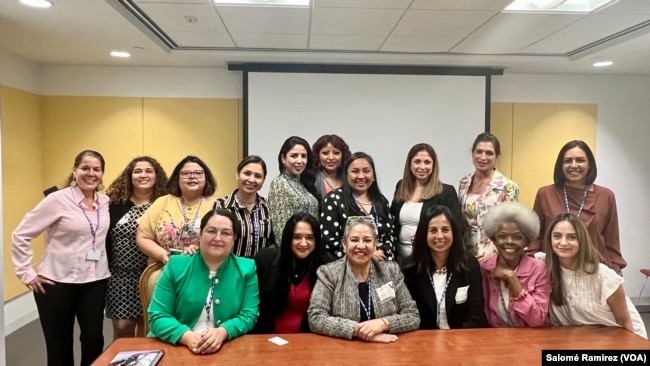 Representantes de organizaciones de las mujeres de América Latina se dieron cita en la Secretaría de la OEA en Washington para discutir temas de equidad de género el 19 de junio de 2023.