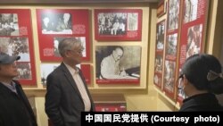 台湾最大在野党中国国民党副主席夏立言(左2）参访重庆市抗战遗址博物馆。(2023年2月16日）