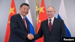 Presidenti kinez Xi Jinping dhe Presidenti rus Vladimir Putin 