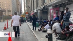 Migrantes duermen en las calles de Nueva York 