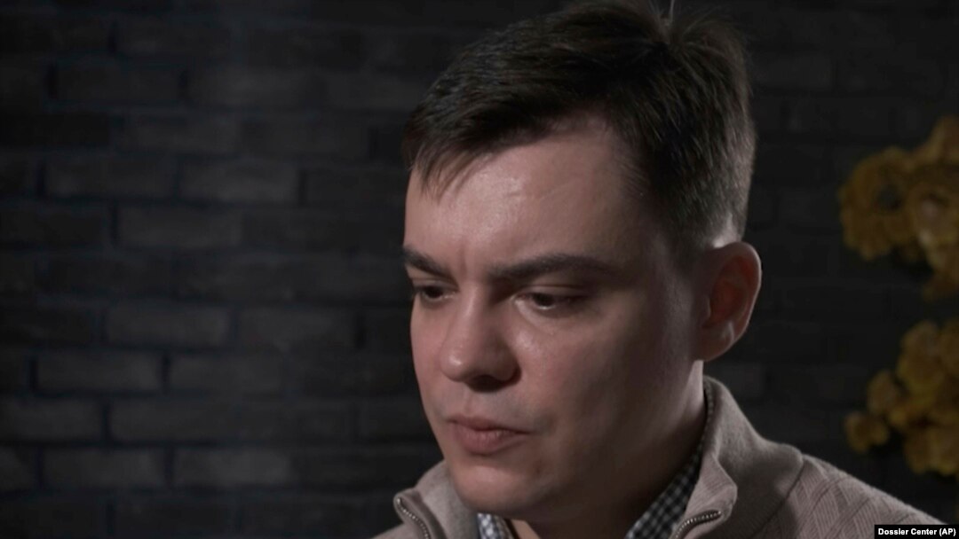 Gleb Karakulov, bivši oficir elitne bezbednosne službe Vladimira Putina, koji je pobjegao iz Rusije, tokom intervjua u Turskoj u decembru 2022. godine. (Foto: AP/Dossier Center)