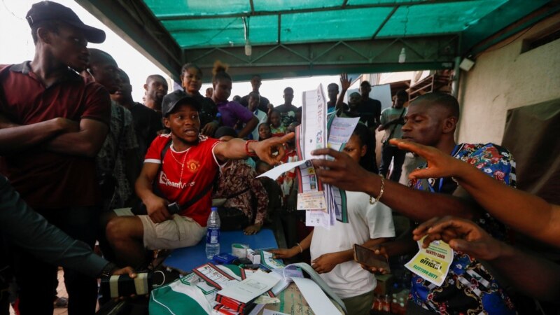 Après le vote, les Nigérians attendent de connaître leur prochain président