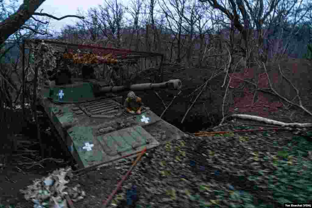 Ukrainian soldiers prepare to fire a 122mm cannon against Russian troops in Chasiv Yar, an important town west of Bakhmut, March 5, 2024. 