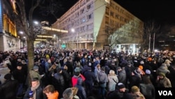 Protest pristalica koalicije "Srbija protiv nasilja" ispred Republičke izborne komisije u Beogradu (Foto: Fonet/Marko Dragoslavić)