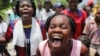 Las mujeres gritan durante una protesta para exigir la liberación de la enfermera estadounidense Alix Dorsainvil y su hija, que fueron secuestradas por hombres armados, en Puerto Príncipe, Haití, el 3 de agosto de 2023.