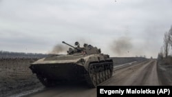 Український танк на позиціях біля Бахмуту, 1 березня 2023. AP/Evgeniy Maloletka