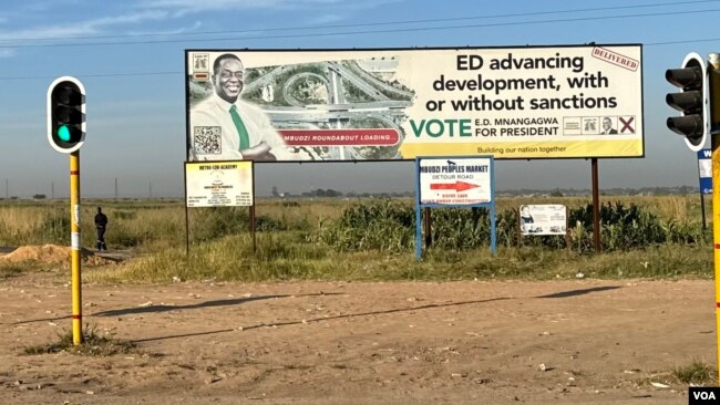 A billboard in Harare on March 07, 2024, shows President Emmerson Mnangagwa's defiance against U.S. sanctions. (Columbus Mavhunga/VOA)