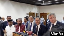 বাংলাদেশের নির্বাচন পর্যবেক্ষকদের সঙ্গে বৈঠক শেষে সাংবাদিকদের মুখোমুখি প্রধান নির্বাচন কমিশনার (সিইসি) কাজী হাবিবুল আউয়াল 