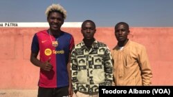 Luis Gonçalves, Denilson Sumiz e Aires Miguel, jovens entrevistados pela Voz da América, Lubango, Huíla, Angola