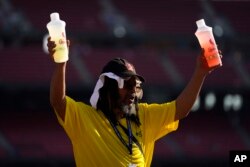 FILE - A vendor sells cold drinks before the start of a baseball game between the St. Louis Cardinals and the Chicago Cubs, July 28, 2023, in St. Louis.