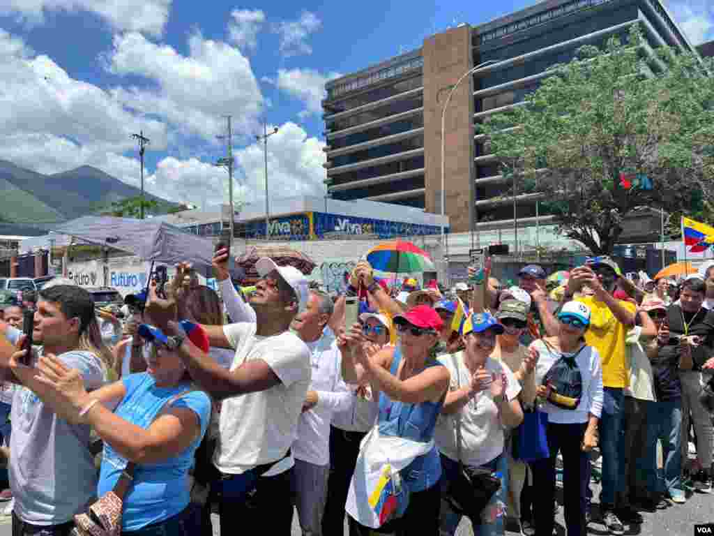 Venezolanos se agrupan en Caracas el 17 de agosto de 2024, Capital de Venezuela, para manifestarse en contra del anuncio del Consejo Nacional Electoral que dio como ganador al presidente Nicolás Maduro en los comicios del 28 de julio de 2024.&nbsp;[Fotos, VOA].