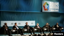 南非總統拉馬福薩、中國國家主席習近平、時任巴西總統博爾索納羅、俄羅斯總統普京和印度總理莫迪在巴西首都巴西利亞出席金磚國家峰會。（資料照片，2019年11月13日)