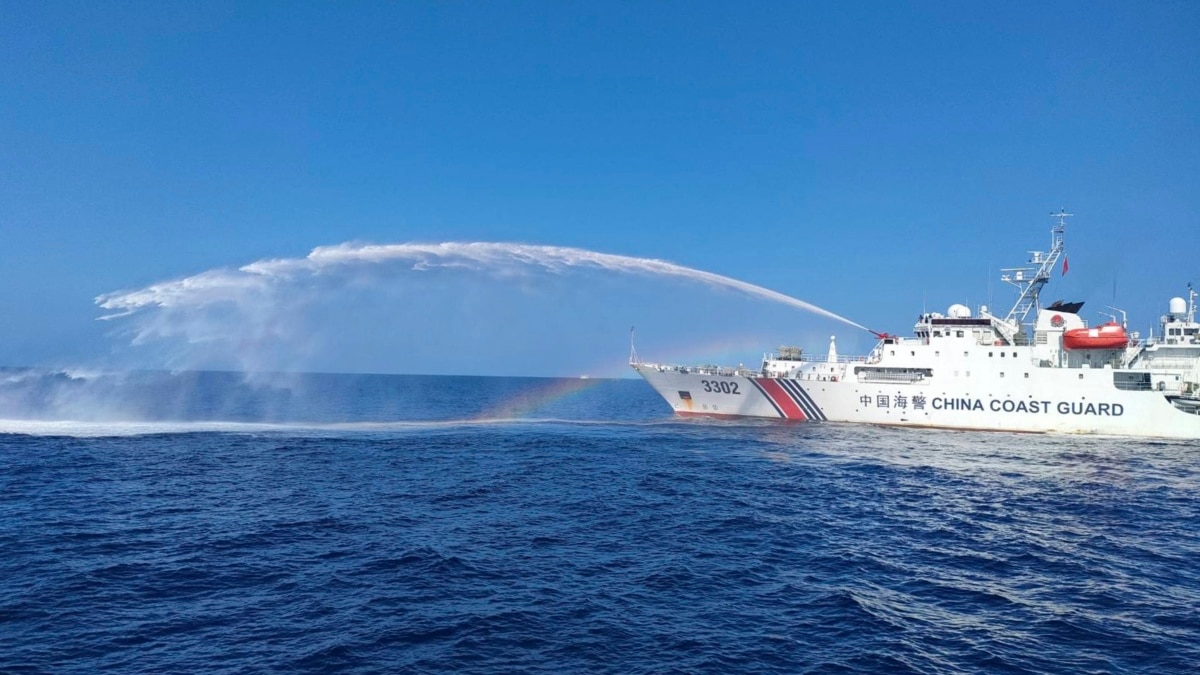 菲中再起海上对抗冲突，中国海警船动用水炮