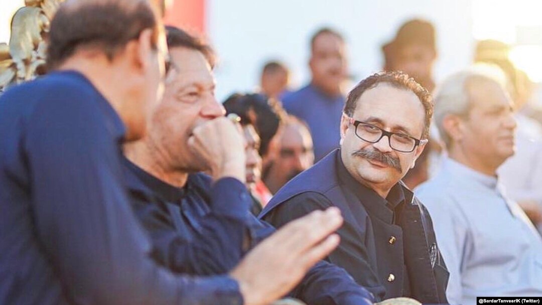 ماہرین کا کہنا ہے کہ پاکستان کے زیرانتظام کشمیر میں حکومت کی تبدیلی کے حوالے سے کوششیں پہلے سے جاری تھیں۔