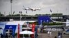 Esta fotografía tomada el 19 de junio de 2023 muestra el aterrizaje del Airbus A321 XLR mientras el presidente francés visita el Salón Aeronáutico Internacional de París en el Aeropuerto Le Bourget de París.