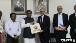 বাংলাদেশ সফরে বিদ্যুৎ, জ্বালানি ও খনিজ সম্পদ মন্ত্রণালয়ের বৈঠকে আইএনটিপি-এর ইউ পরিচালক পেটেরিস উস্তুাবস।